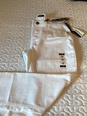 NWT,
Simplies White Stretch Women's Jeans - Size 12